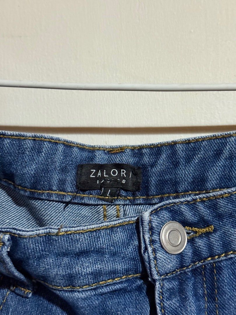 Zalora Denim Shorts (Category: Shorts) located in Marikina City. Submitted by declutteringera (Listing ID 1375433797, Image 3). Description: - size L - in good condition - has side and back pockets RFS: decluttering.