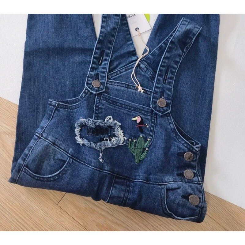 由 karen__su (刊登 ID 1375647961，圖片 1) 提交，位於 新竹市 (Hsinchu City) 的 仙人掌/鳥-可愛刺繡牛仔吊帶褲（150cm) (類別：嬰兒及兒童流行時尚)，說明：。