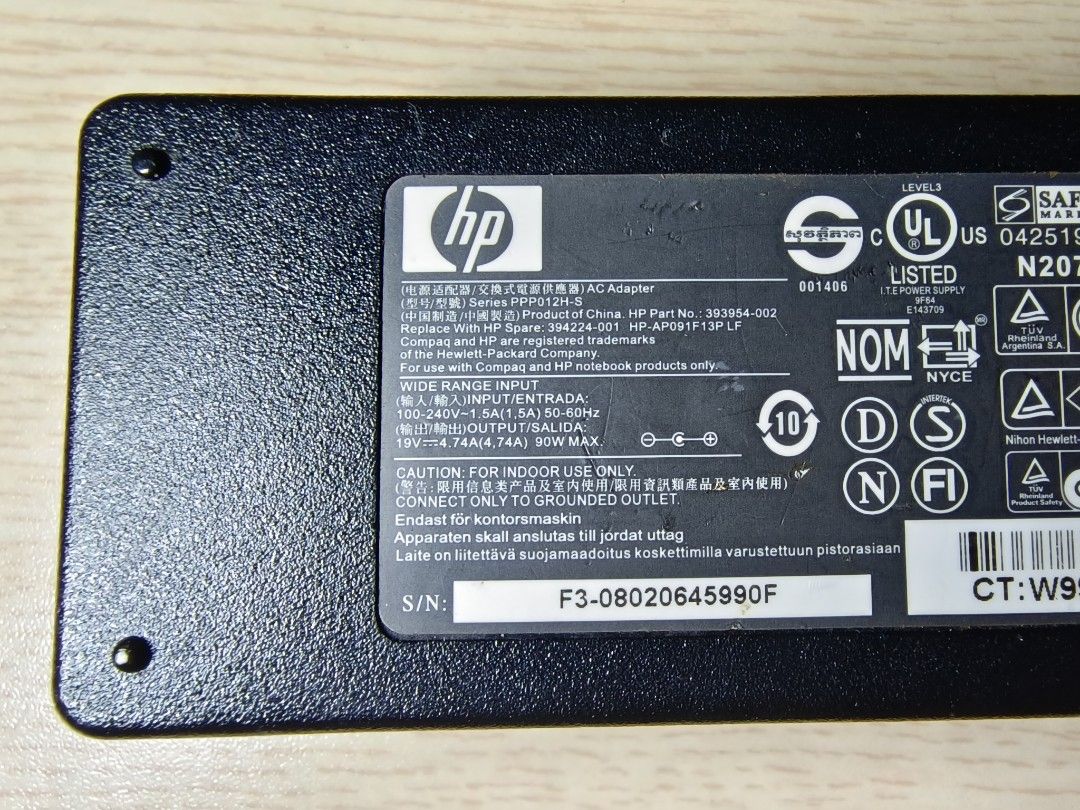 由 malu001 (刊登 ID 1375483576，圖片 2) 提交，位於 新北市 (New Taipei) 的 HP 惠普 393954-002 PPP012H-S 原廠筆電交流電源 轉接器 19v 4.74a 90w 充電器 變壓器 (類別：電腦充電器)，說明：HP 惠普 原廠筆電電源轉接器 型號：PPP012H-S HP料號：394224-001 商品規格： 輸入：100~240V 輸出：19V / 4.74A 功率：90W 接口：Bullet 外徑 4.0 / 內徑 1.7mm 二手商品，功能正常。。