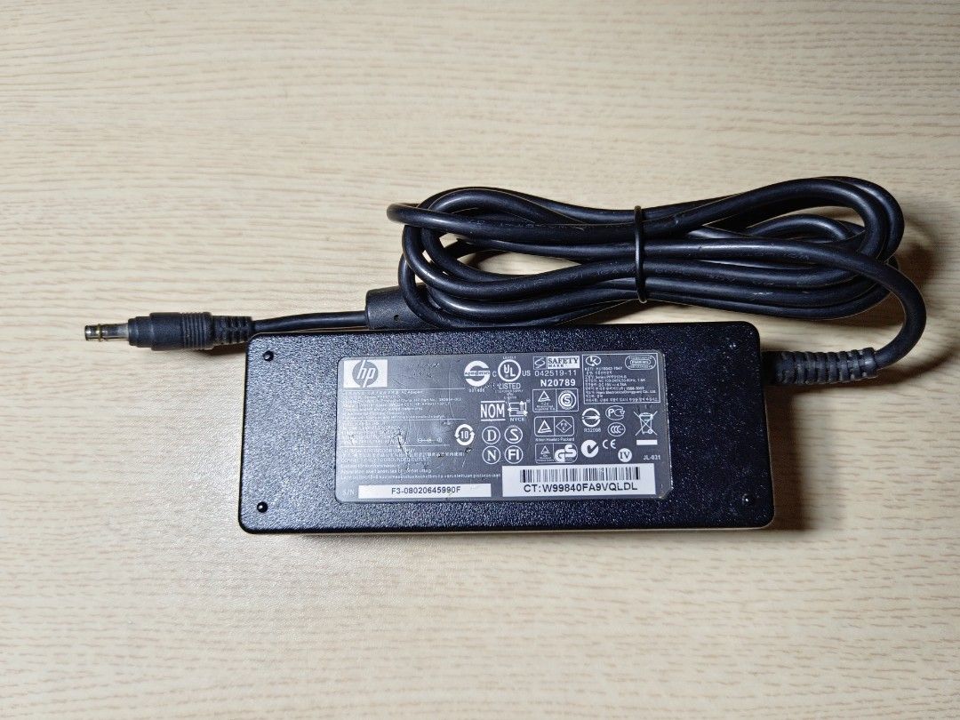 由 malu001 (刊登 ID 1375483576，圖片 1) 提交，位於 新北市 (New Taipei) 的 HP 惠普 393954-002 PPP012H-S 原廠筆電交流電源 轉接器 19v 4.74a 90w 充電器 變壓器 (類別：電腦充電器)，說明：HP 惠普 原廠筆電電源轉接器 型號：PPP012H-S HP料號：394224-001 商品規格： 輸入：100~240V 輸出：19V / 4.74A 功率：90W 接口：Bullet 外徑 4.0 / 內徑 1.7mm 二手商品，功能正常。。