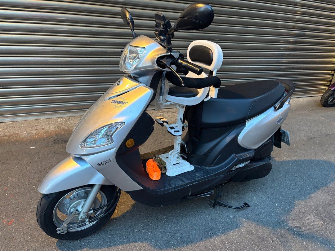 由 kuei0904 (刊登 ID 1375530909，圖片 2) 提交，位於 桃園市 (Taoyuan) 的 售:機車用兒童安全座椅 (類別：汽機車零配件)，說明：售:機車用兒童安全座椅，付全新固定帶。