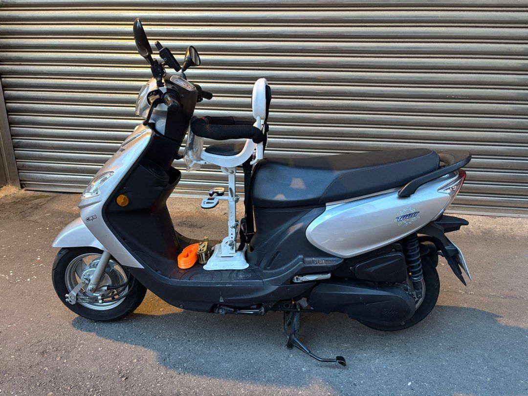 由 kuei0904 (刊登 ID 1375530909，圖片 3) 提交，位於 桃園市 (Taoyuan) 的 售:機車用兒童安全座椅 (類別：汽機車零配件)，說明：售:機車用兒童安全座椅，付全新固定帶。