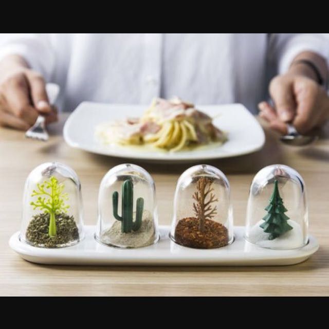 🌿 Seasoning Shakers Set (4-Piece with Tray) – $12.90
