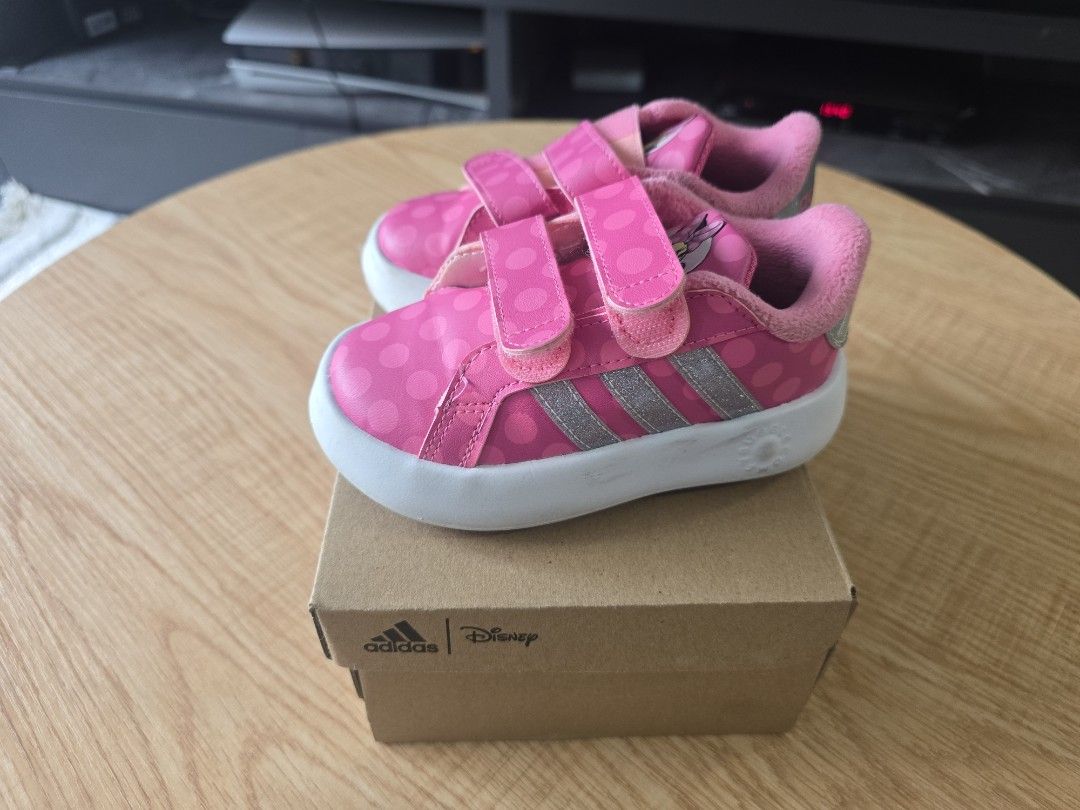 Adidas Kids Disney (Category: Babies & Kids Fashion) located in Singapore. Submitted by dinie409 (Listing ID 1375535194, Image 1). Description: Size 7K UK or 24 FR..