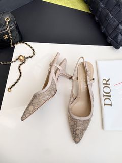 (Category: ) located in . Submitted by luxurycloset.shop (Listing ID 1375513550, Image 1). Description: .