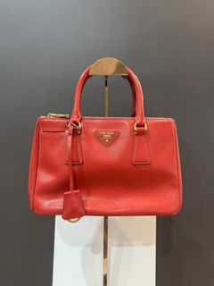 (Category: ) located in . Submitted by bag_botique (Listing ID 1375469195, Image 1). Description: .