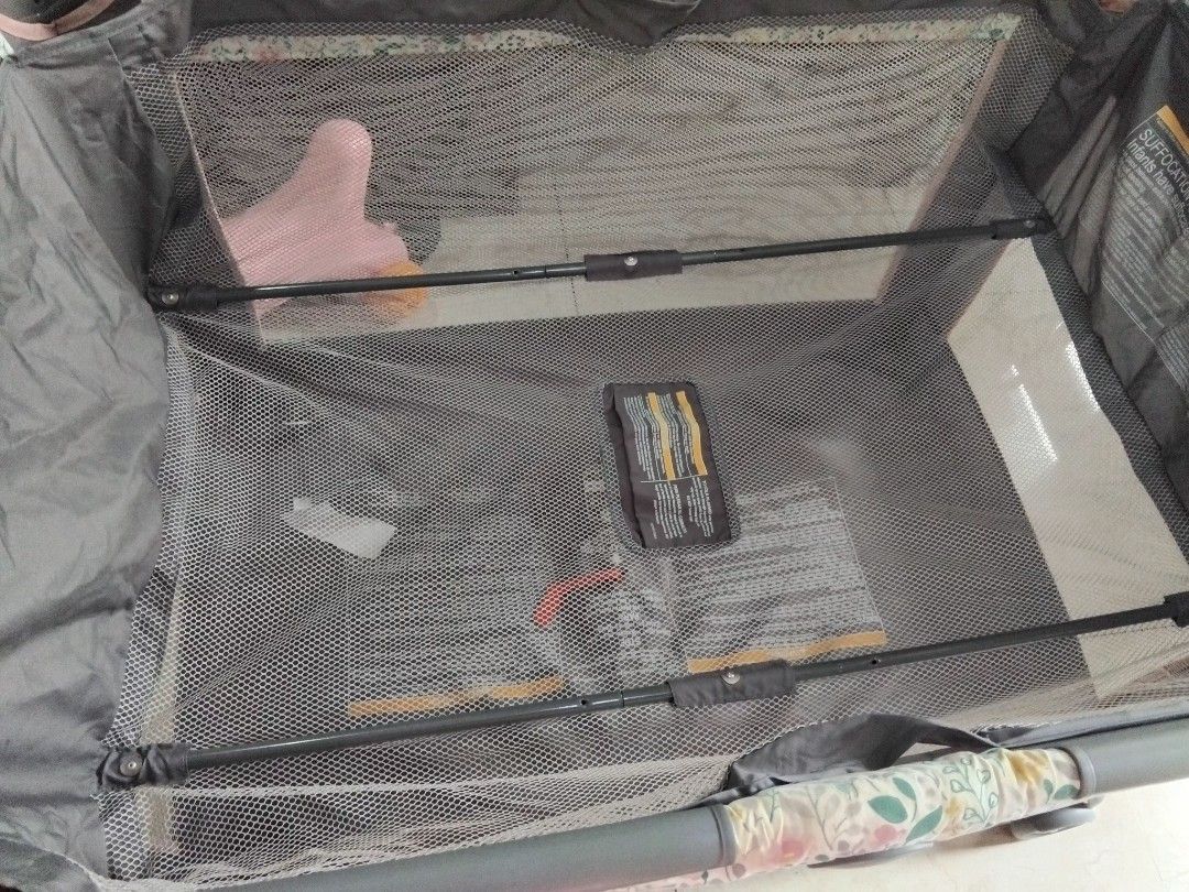 Baby cots / crib Graco packnplay original (Category: Cots & Cribs) located in Paranaque City. Submitted by anne040021 (Listing ID 1375629321, Image 3). Description: original price : 11,000pesos need na po ng cleaning kc nakastock lng po sya s bahay kaya nagddeclutter nah po ng gamit ng baby koh... then pwede po sya nakataas pag newborn pa lng po c baby then pag nakakalakad na po pwede na po ibaba ung kama makikita po s photos....