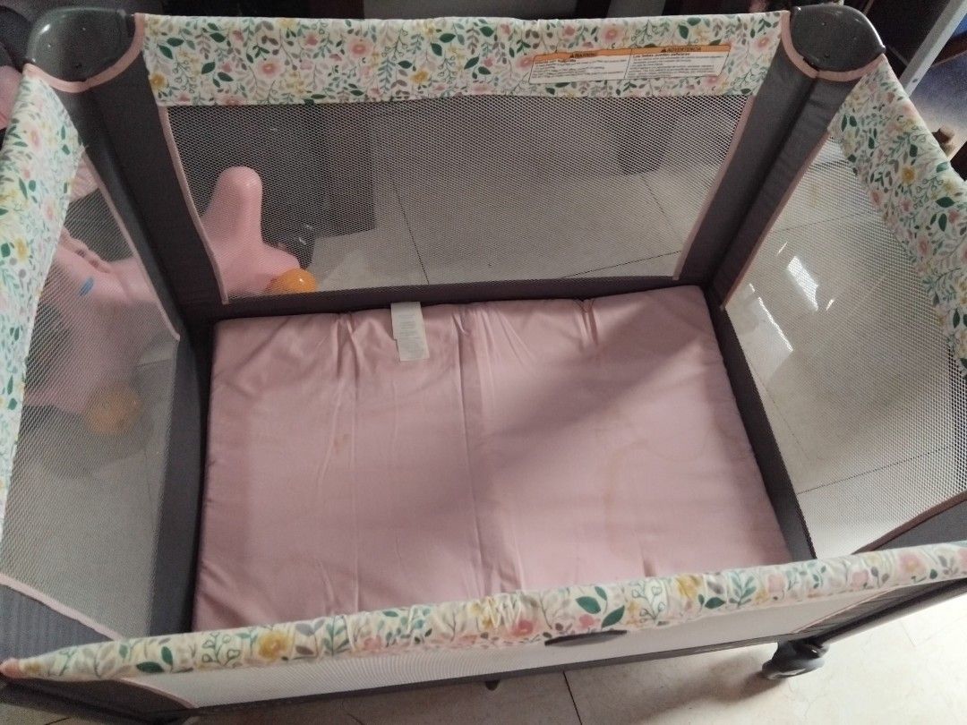 Baby cots / crib Graco packnplay original (Category: Cots & Cribs) located in Paranaque City. Submitted by anne040021 (Listing ID 1375629321, Image 2). Description: original price : 11,000pesos need na po ng cleaning kc nakastock lng po sya s bahay kaya nagddeclutter nah po ng gamit ng baby koh... then pwede po sya nakataas pag newborn pa lng po c baby then pag nakakalakad na po pwede na po ibaba ung kama makikita po s photos....