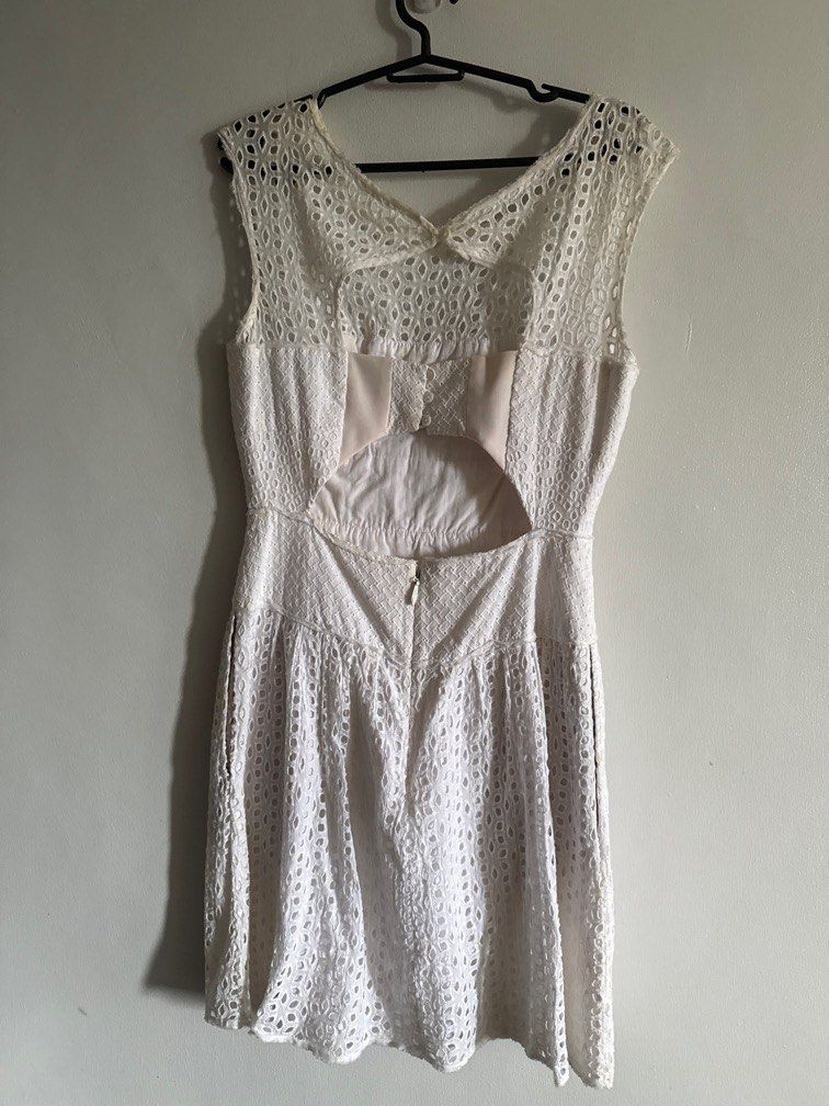 BCBG White dress (Category: Dresses) located in Quezon City. Submitted by itsmatilda318 (Listing ID 1375466788, Image 2). Description: US size 2 With stains but can be washed and bleached .