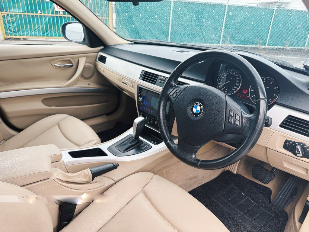 BMW 3 Series 318i Sunroof (COE till 10/2029) (Category: Used Cars) located in Singapore. Submitted by www.robarol.com (Listing ID 1375597380, Image 3). Description: Features View specs of the BMW 3 Series Sedan (2005-2012) JA.