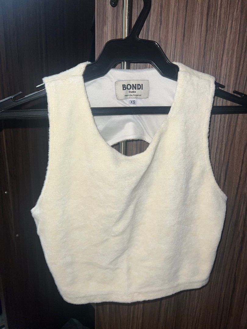 Bondi Studios xs (Category: Sleeveless) located in Pasig City. Submitted by beadumps (Listing ID 1375575176, Image 1). Description: - xs, cropped - rarely used - terry fabric with soft lining .