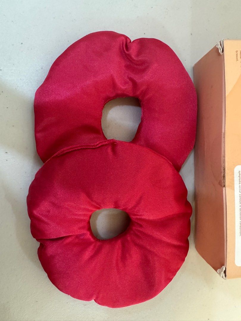 Buds & Blooms Reusable Breast Relief Doughnut Pad (Category: Breastfeeding & Bottle Feeding) located in Muntinlupa City. Submitted by goldinmygarage (Listing ID 1375553180, Image 3). Description: Like new .