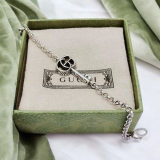 (Category: ) located in . Submitted by fashion.luxe (Listing ID 1375551619, Image 1). Description: .