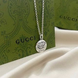 (Category: ) located in . Submitted by fashion.shoppp (Listing ID 1375553204, Image 1). Description: .