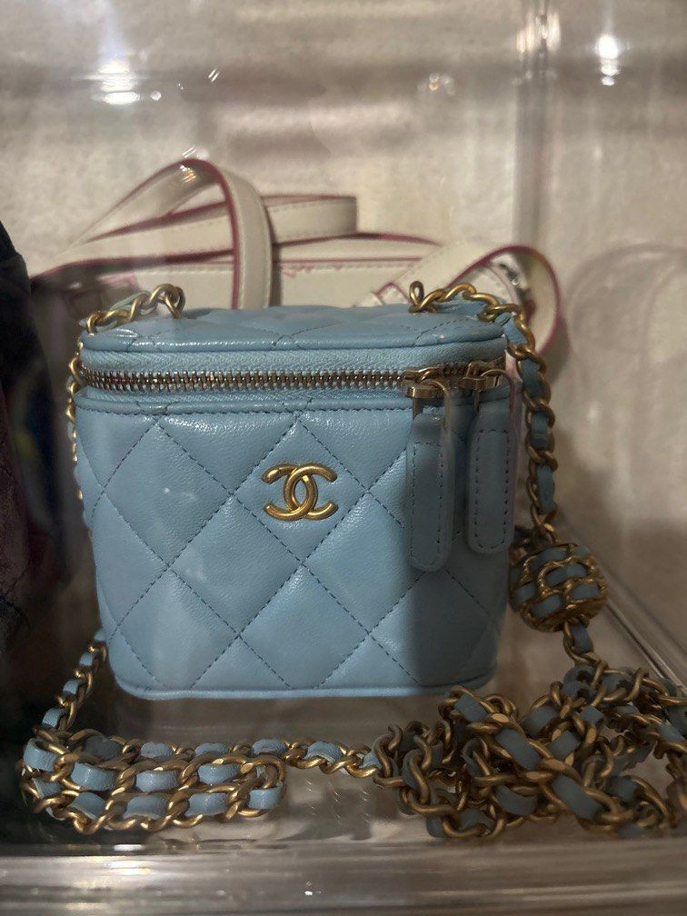 Chanel vanity bag (Category: Bags & Wallets) located in Singapore. Submitted by ongsandra66448 (Listing ID 1375622369, Image 1). Description: Comes with receipt , box , .