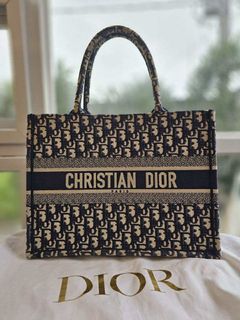 (Category: ) located in . Submitted by bag_botique (Listing ID 1375469715, Image 1). Description: .
