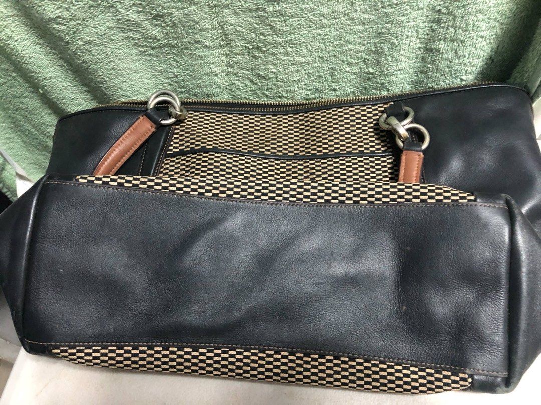 Coach Ava Tote Bag (Category: Luxury Bags & Wallets) located in Manila. Submitted by royalphoenix.b2a6e0 (Listing ID 1375463666, Image 3). Description: - 100% Authentic - In good condition .
