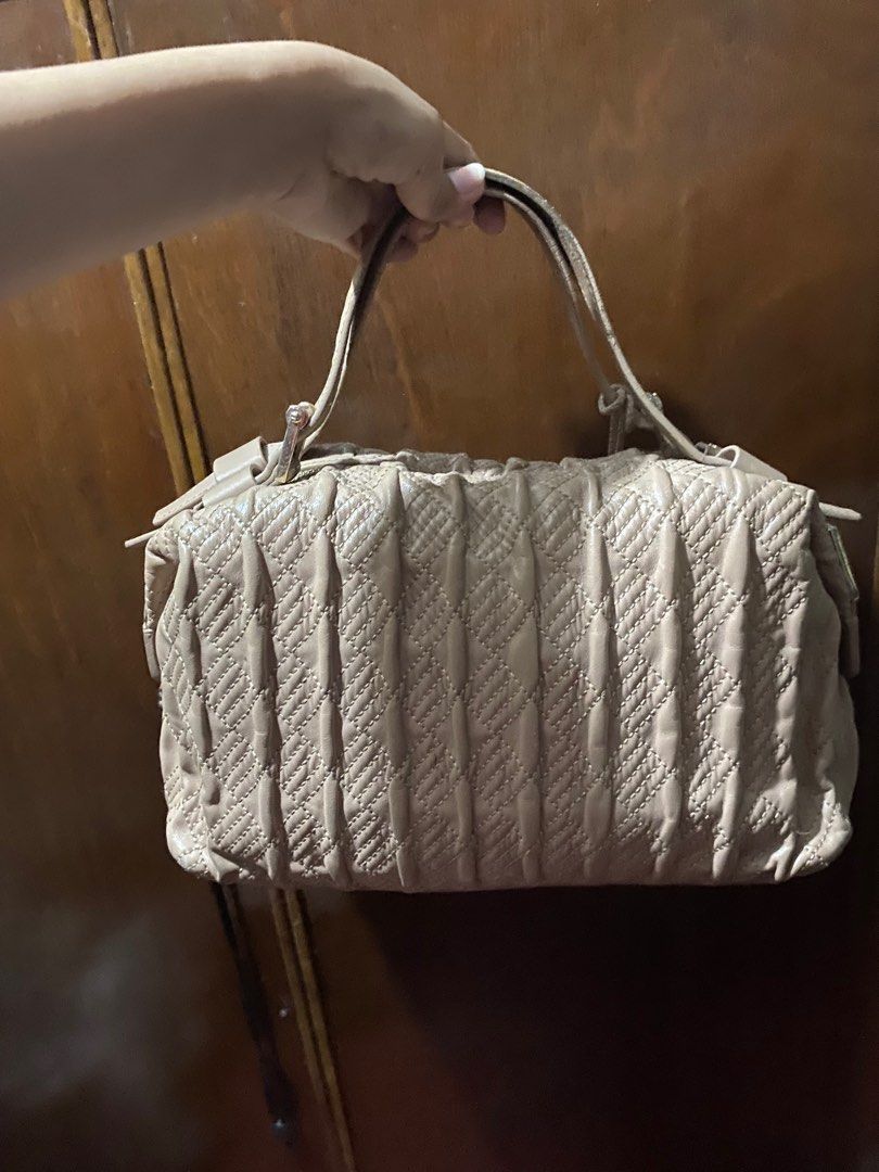 Cole Haan Bag (Category: Clutches) located in Manila. Submitted by cufflej (Listing ID 1375628003, Image 3). Description: .