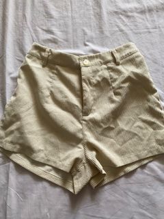 (Category: ) located in . Submitted by declutterwdebi (Listing ID 1375517023, Image 1). Description: .