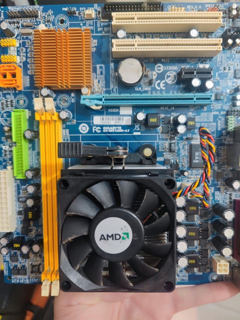由 babypc (刊登 ID 1375474118，圖片 2) 提交，位於 新北市 (New Taipei) 的 技嘉主機板含CPU (類別：電腦周邊產品)，說明：當壞的賣售出不退。