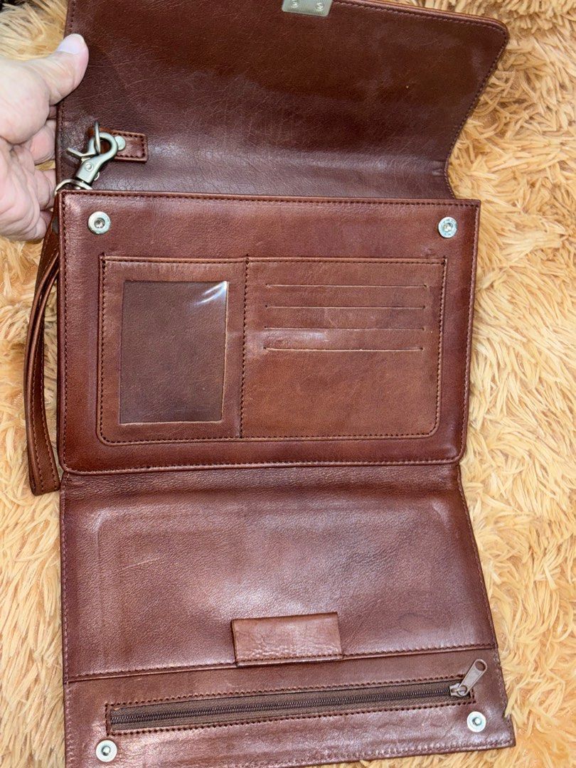 Delsey Vintage Leather Clutch (Category: Luxury Bags & Wallets) located in Antipolo. Submitted by judayjudayan (Listing ID 1375645706, Image 2). Description: Delsey Vintage Leather Clutch with an embossed Delsey Logo 24x19cm Bifold with card slots, picture slot, pen holder, zipper pocket and other multipurpose compartments ₱2300.