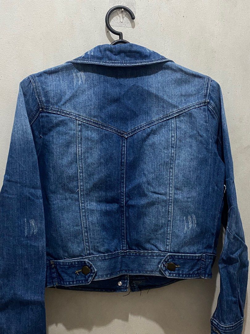 Denim Jacket (Category: Coats, Jackets and Outerwear) located in Taguig. Submitted by won_eeee (Listing ID 1375640537, Image 3). Description: hello! i’m selling my preloved clothes (some are not used) for an affordable price. although most items are flawless, please still manage your expectations, thank you! kindly message if interested🩷 RFS: DECLUTTERING.