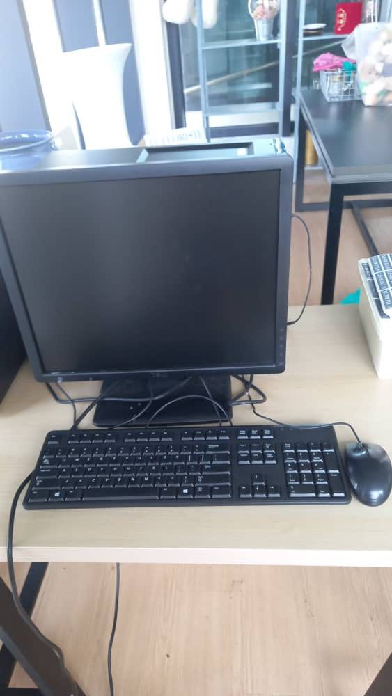 Desktop Computer (Category: Desktops) located in Kuala Lumpur. Submitted by blissfulnessb (Listing ID 1375631462, Image 3). Description: Include cpu, monitor, keyboard and mouse complete set.