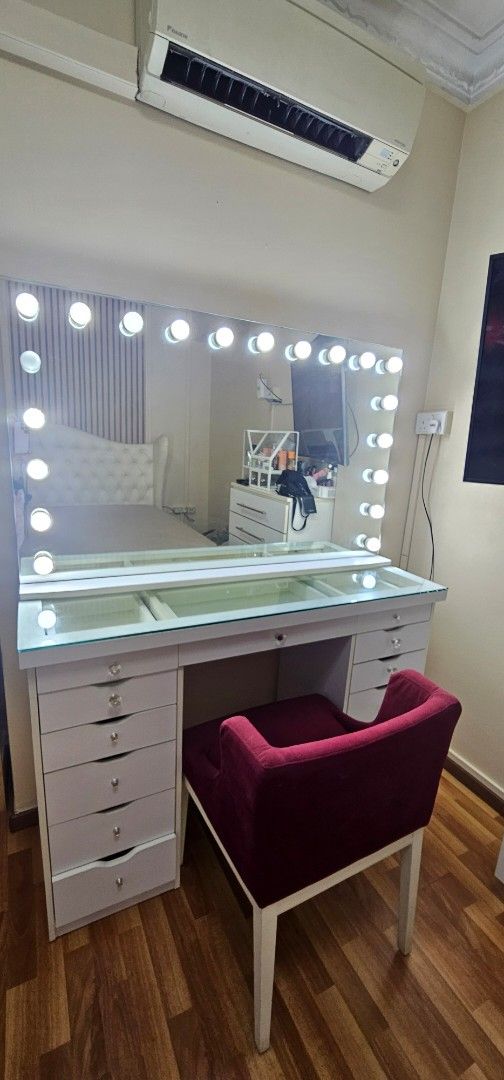 Dressing Table with mirror & lights
