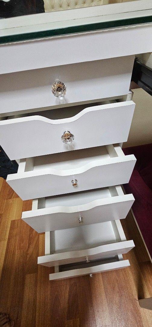 Dressing Table with mirror & lights65075295210243113