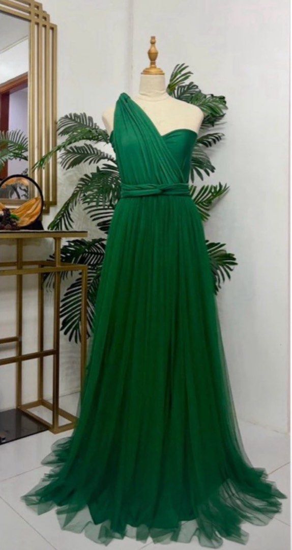 EVENING GOWN EMERALD COLOR (Category: Evening dresses & gowns) located in Pateros City. Submitted by libertes (Listing ID 1375562323, Image 1). Description: Strictly payment 1st policy (para iwas scam 😊) MOP - GCASH / BPI FUND TRANSFER Size: fits medium - XL Pm for further inquiries .