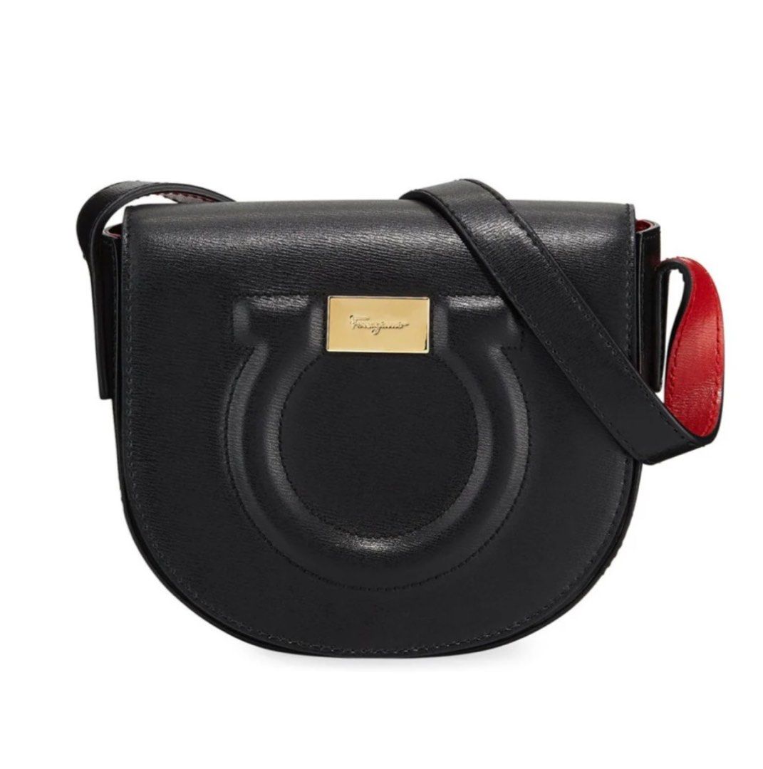 Ferragamo gancini city crossbody bag (Category: Bags & Wallets) located in Singapore. Submitted by gingyybread (Listing ID 1375608118, Image 1). Description: .