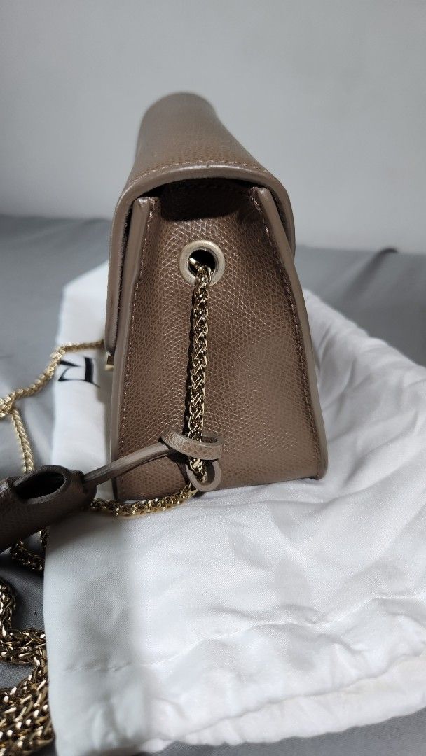 Furla Metropolis (Category: Luxury Bags & Wallets) located in Mandaluyong City. Submitted by shisellsby (Listing ID 1375638337, Image 2). Description: Last Price Furla Metropolis with dustbag, key/keypouch no damage, hardwares are in good condition Selling because I barely use it, i need more closet space.