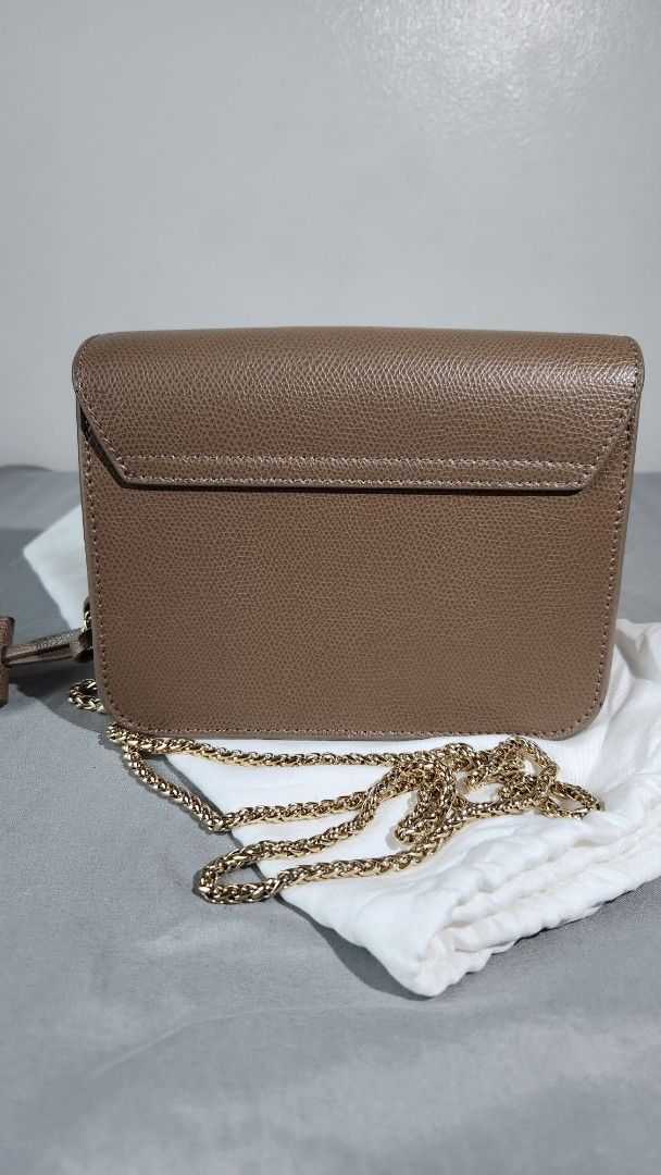 Furla Metropolis (Category: Luxury Bags & Wallets) located in Mandaluyong City. Submitted by shisellsby (Listing ID 1375638337, Image 3). Description: Last Price Furla Metropolis with dustbag, key/keypouch no damage, hardwares are in good condition Selling because I barely use it, i need more closet space.