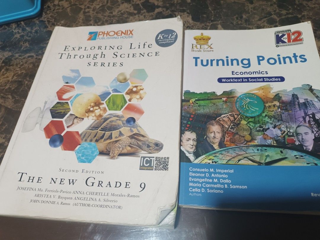 Grade 9 books (Category: Textbooks) located in Caloocan City. Submitted by samillanom83025 (Listing ID 1375645672, Image 1). Description: Turning Points - 200 Exporing Life through Science -250 *for shipping* *can do meet up within iloilo city proper*.