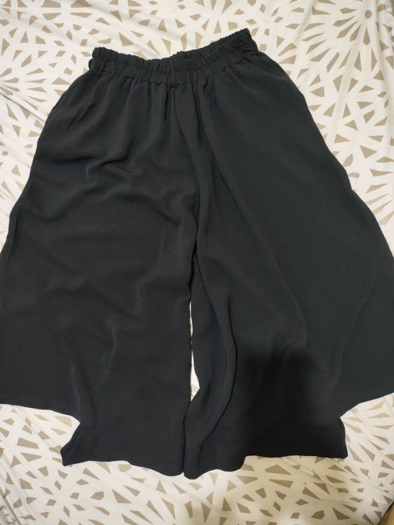 Hakama pants (Category: Other Bottoms) located in Malabon City. Submitted by CapHero (Listing ID 1375612535, Image 2). Description: 150 each pili nalang kayo lahat solid.