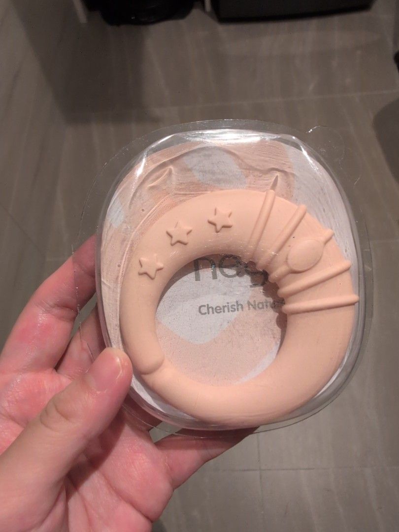Hegen Baby Soothers (Category: Soothers & Pacifiers) located in Singapore. Submitted by thekiaplings (Listing ID 1375607294, Image 1). Description: Totally new did not use I've got too many teethers self pickup at Tamp or Hougang.