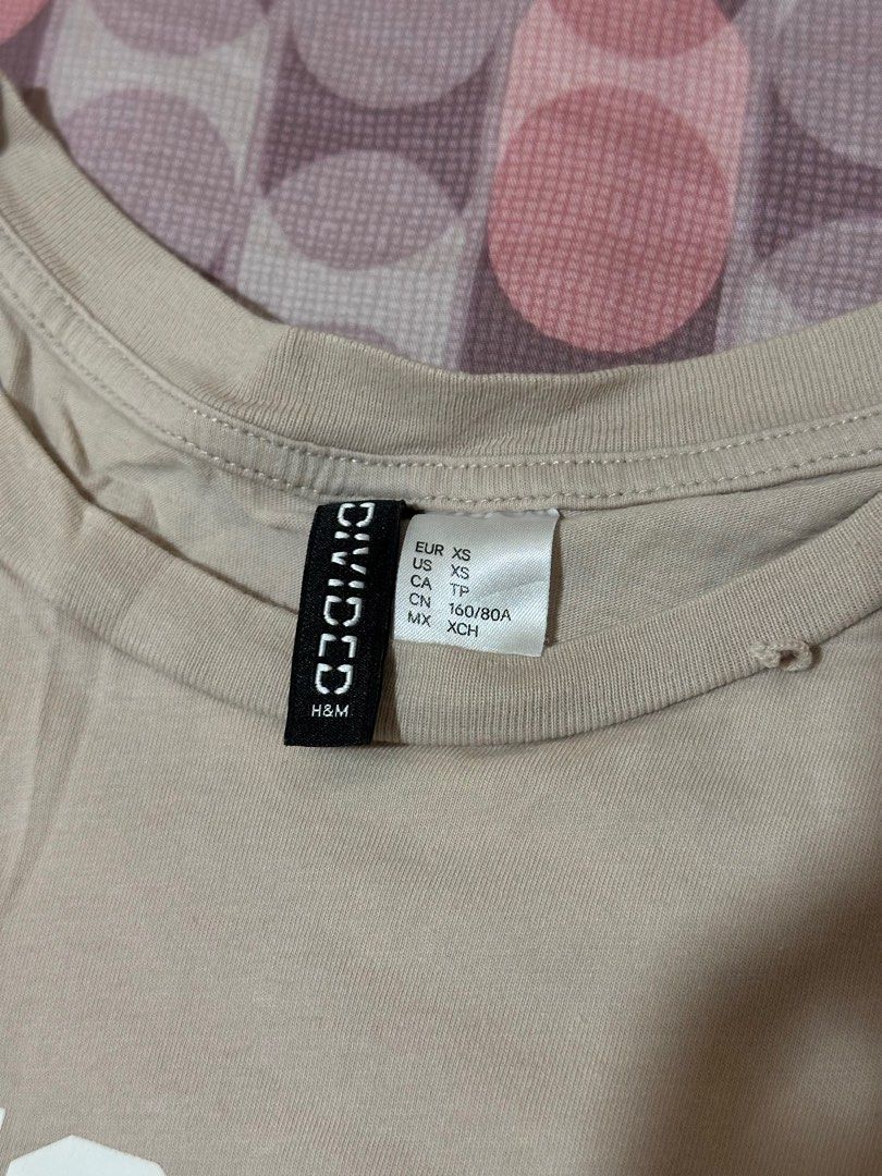 H&M Shirt (Category: Shirts) located in Muntinlupa City. Submitted by gr4ndeee (Listing ID 1375532352, Image 2). Description: •Minimum of 2 items to get this free .