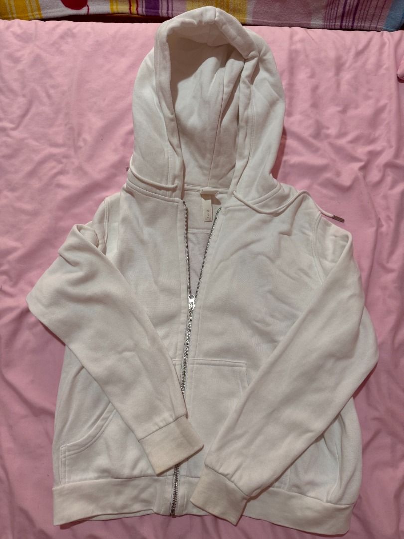 H&M White Jacket (S) (Category: Coats, Jackets and Outerwear) located in San Juan City. Submitted by declutterbymicah (Listing ID 1375505243, Image 1). Description: 💌 INFO: - H&M White Jacket - Size small, fits medium too. - PHP 300 - SF/Grab/Lalamove to be shouldered by buyer..
