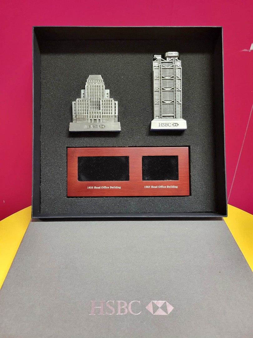 HSBC 滙豐銀行新舊總行大廈錫蠟紙鎮擺件連紅木座及原裝錦盒, 興趣及遊戲, 收藏品及紀念品, 古董收藏- Carousell