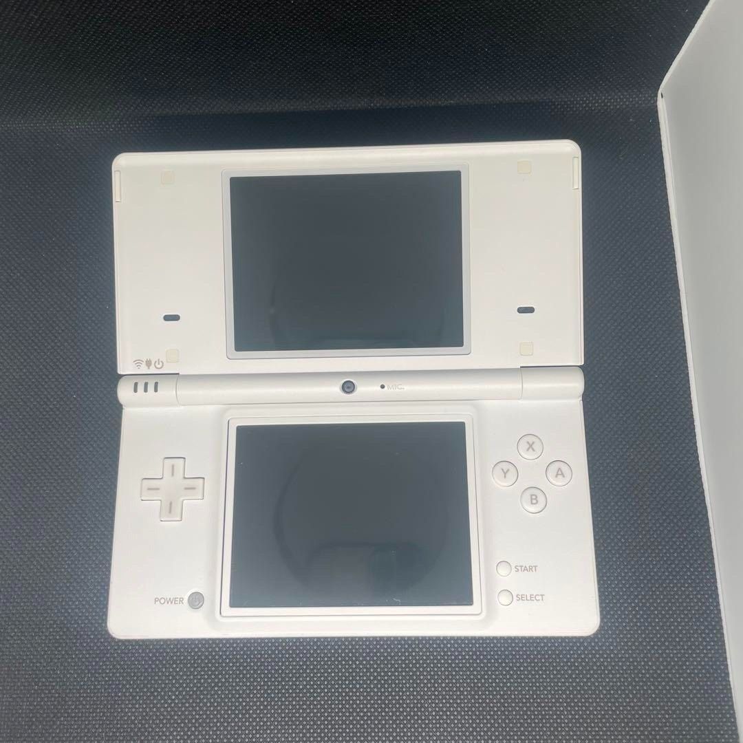 intendo DSI WHITE White Startup confirmed (Category: Nintendo) located in Manila. Submitted by japan_treasure (Listing ID 1375592829, Image 2). Description: Color: WHITE Game console type: NINTENDO DS.