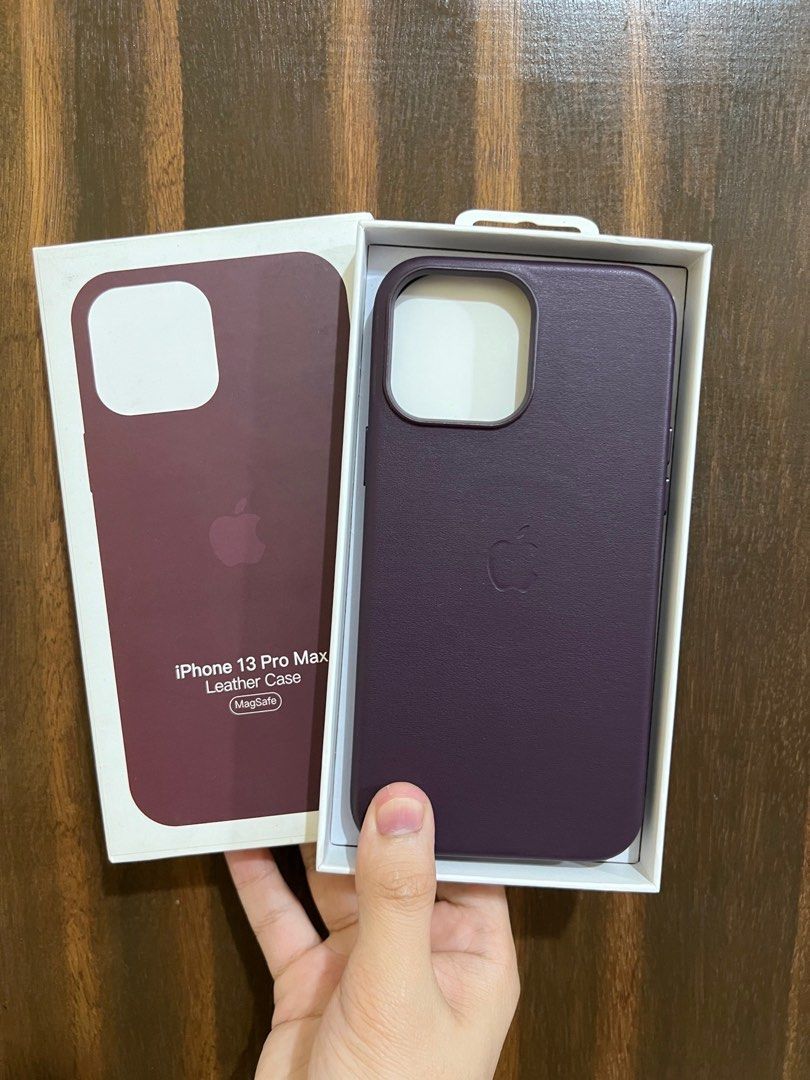 iPhone 13 Promax Magsafe Leather Case (Category: Cases & Sleeves) located in Manila. Submitted by ceeyashop (Listing ID 1375468601, Image 3). Description: Pm me, Available on hand [ Other colors are also available ] Lalamove,Grab,J&T COD will do!.
