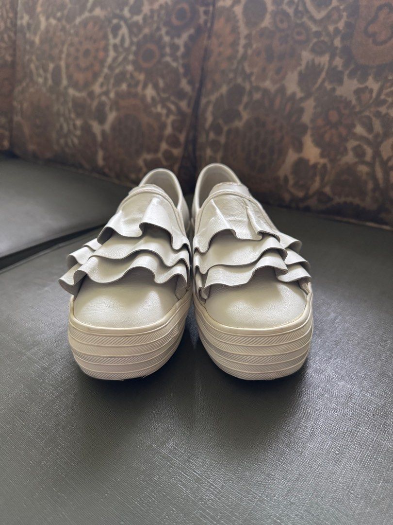Keds Triple Ruffle Leather white (Category: Sneakers) located in Mandaluyong City. Submitted by atchcatchph (Listing ID 1375507001, Image 2). Description: -Used twice only -Bought in SM Dept store -US 5.5/EUR 35.5/22 CM -Shipping fee shouldered by the buyer -MOP bdo/bpi/gcash.