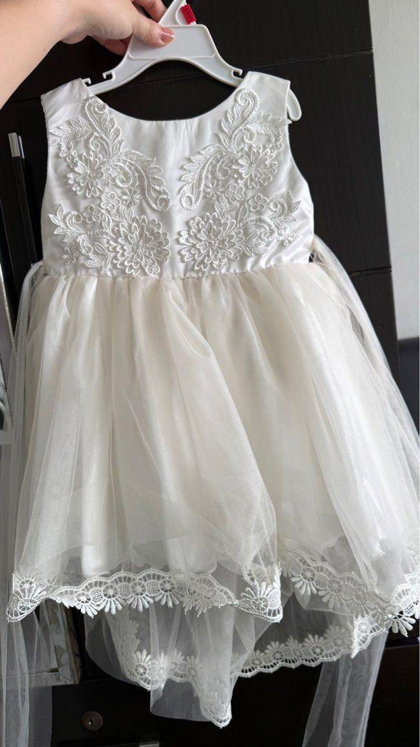 Kid party dress 1-2.5Y (Category: Babies & Kids Fashion) located in Singapore. Submitted by sky20071995 (Listing ID 1375479068, Image 1). Description: All like new. Premium material from kiddy palace . Each was 39.90.. clear at 25$ for every things + bag . Collect at Macpherson , Aljunied or Matta .