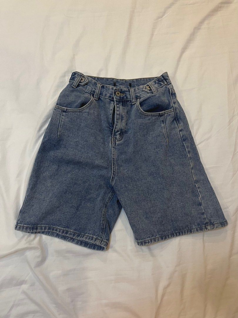 light wash jorts | trendy y2k (Category: Shorts) located in Pasig City. Submitted by crocodiledog (Listing ID 1375506066, Image 1). Description: 🧺 final price: ₱300 mop: gcash only 💸 mod: lalamove waist: 27 in length: 20.5 in 🫐 dm to mine! no rush <3 🍃 all sales and prices are final thank u always ˚₊‧꒰ა ☆ ໒꒱ ‧₊˚ .