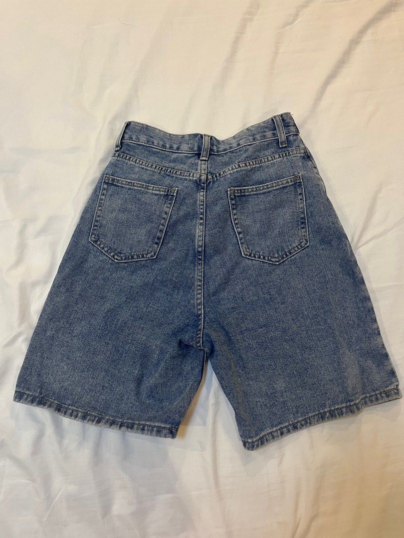 light wash jorts | trendy y2k (Category: Shorts) located in Pasig City. Submitted by crocodiledog (Listing ID 1375506066, Image 2). Description: 🧺 final price: ₱300 mop: gcash only 💸 mod: lalamove waist: 27 in length: 20.5 in 🫐 dm to mine! no rush <3 🍃 all sales and prices are final thank u always ˚₊‧꒰ა ☆ ໒꒱ ‧₊˚ .