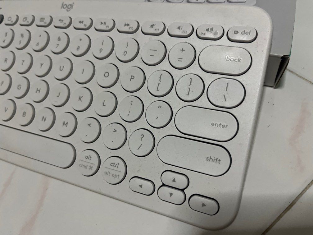 Logitech K380 Bluetooth Keyboard (Category: Computer Keyboard) located in Singapore. Submitted by garynbc (Listing ID 1375633334, Image 2). Description: As used.