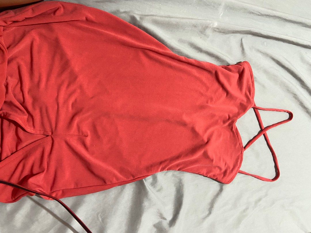 Long dress like new SCARLET (Category: Evening dresses & gowns) located in Quezon City. Submitted by dearchelly777 (Listing ID 1375464477, Image 1). Description: Like new Rarely used! Xs-medium stretchy Long dress sayad sa sahid kahit naka 6-8inches heels wala sa pic Details on the pic With slit , halter sa likod Zipper .