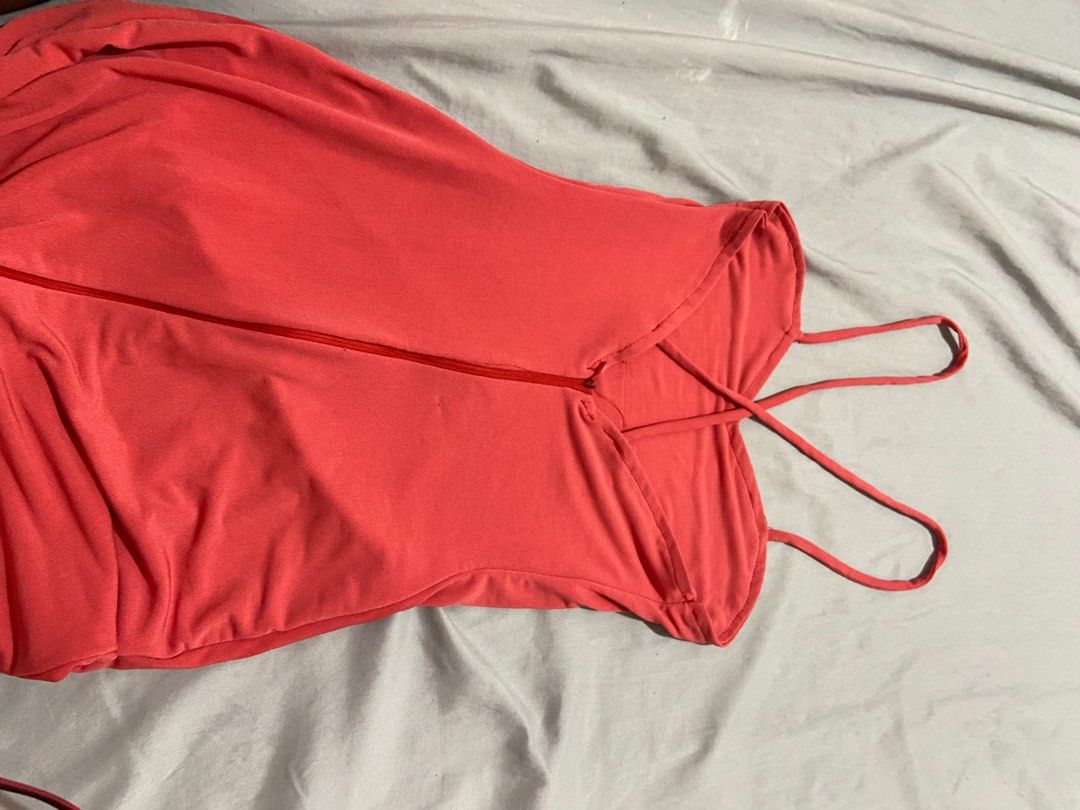 Long dress like new SCARLET (Category: Evening dresses & gowns) located in Quezon City. Submitted by dearchelly777 (Listing ID 1375464477, Image 2). Description: Like new Rarely used! Xs-medium stretchy Long dress sayad sa sahid kahit naka 6-8inches heels wala sa pic Details on the pic With slit , halter sa likod Zipper .