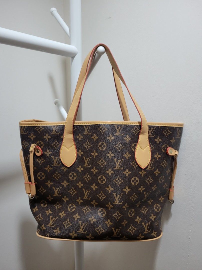 LV Tote Bag (Category: Luxury Bags & Wallets) located in Las Pinas. Submitted by cabinetchasu (Listing ID 1375628315, Image 3). Description: Please read before messaging 🔻⬇️🔽👇 Details: - Ingenuine and was given as a gift but item is in great quality. - No flaws and leather is in good condition. - Hardware is in good condition, too. - Tote type, so no zippers except for the one inside the bag. - RFS decluttering MOP Gcash, BPI, or BDO Shipping 