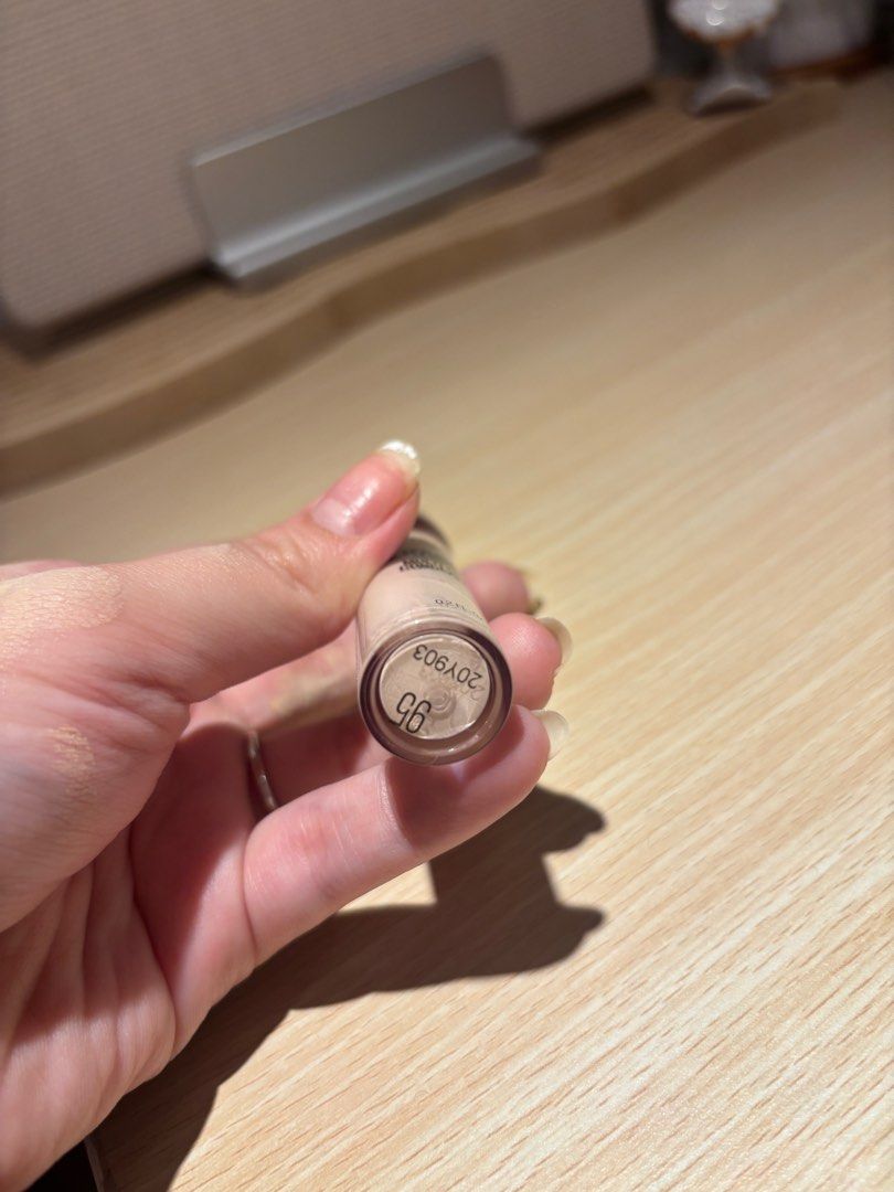 Maybelline Instant Age Rewind Eraser Multi-use Concealer (095) (Category: Makeup) located in Muntinlupa City. Submitted by beacq (Listing ID 1375511459, Image 2). Description: In the shade 095 (i think this is their lightest shade) RFS: Wrong shade .